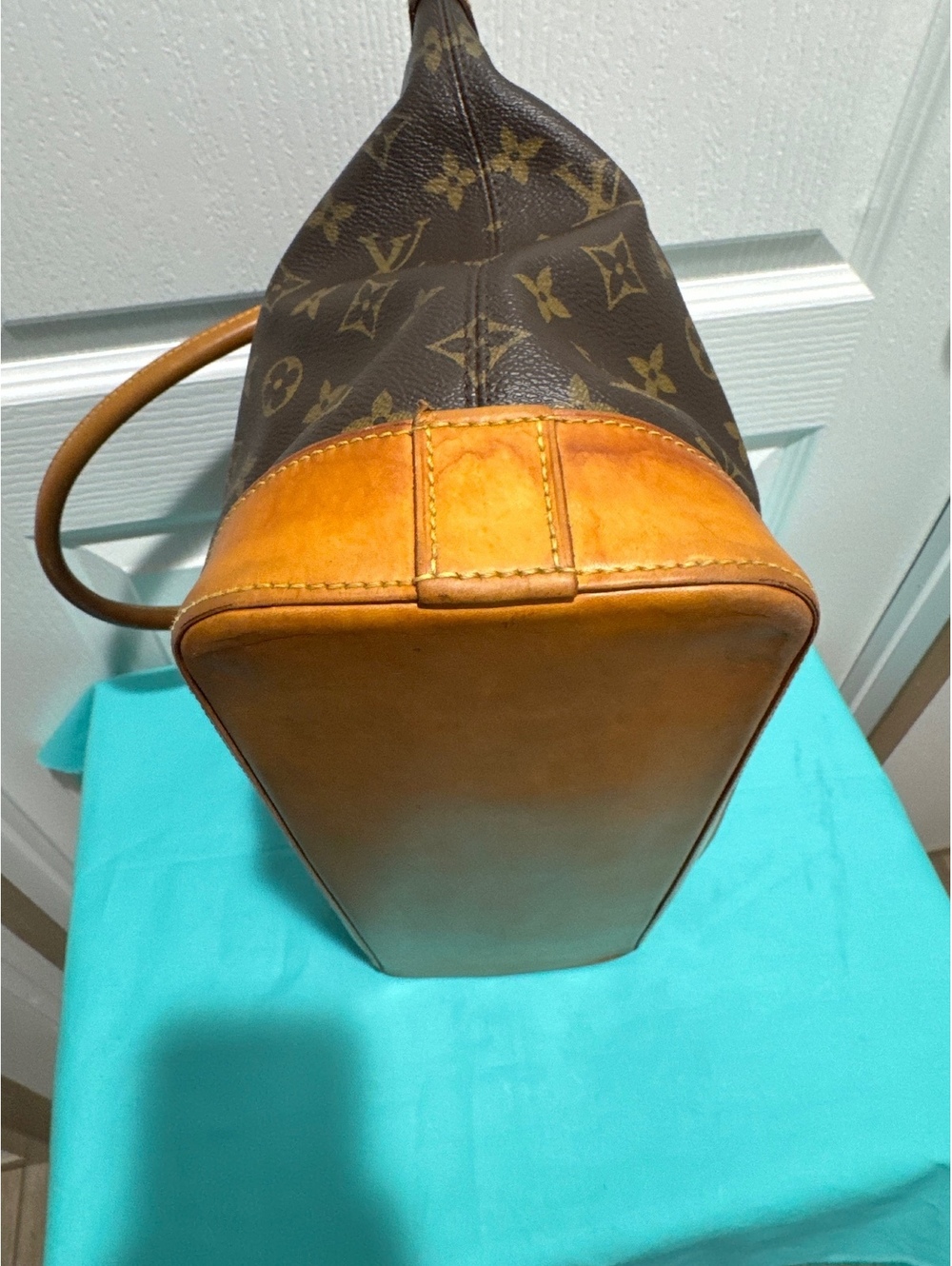 Louis Vuitton Lockit Horizontal Handbag - Picture 8 of 14